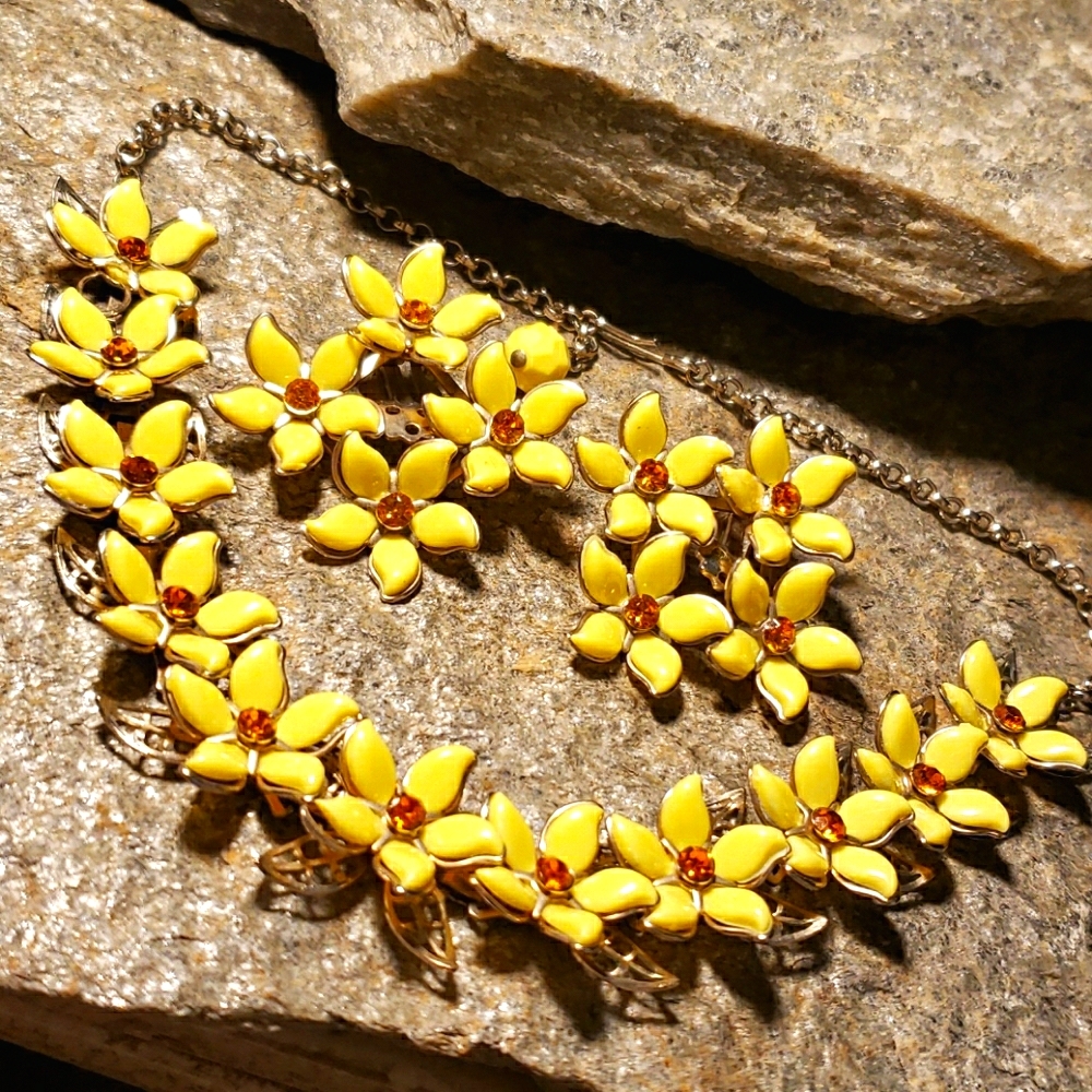 Vtg Amber RS Yellow Celluloid Flower Necklace Set